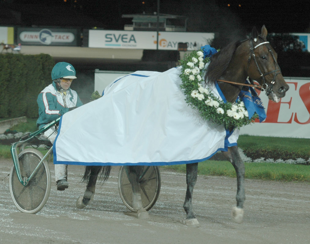 Maharajah och Örjan i segerdefilering efter The Owners Trophy. Foto: A.Lindblom